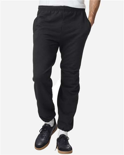 Gildan 18100 Unisex Heavy Blend Pocket Sweatpants - Black - model front