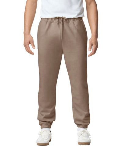 Gildan SF100 Unisex Softstyle Midweight Pocket Sweatpants - Brown Savana - model front