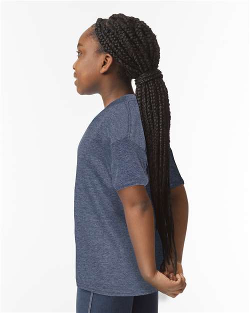 Gildan 64000B Youth Softstyle T-Shirt - Heather Navy - model side