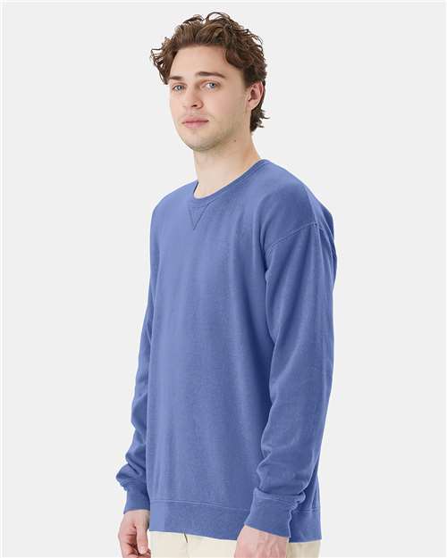 Hanes GDH400 Unisex Garment-Dyed Crewneck Sweatshirt - Frontier Blue - model side