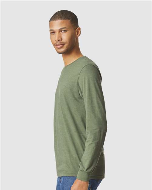 Gildan 64440CVC Unisex Softstyle CVC Long Sleeve T-Shirt - Cactus - model side