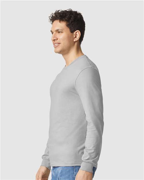 Gildan 64440CVC Unisex Softstyle CVC Long Sleeve T-Shirt - Cement - model side