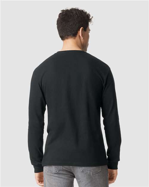 Gildan 64440CVC Unisex Softstyle CVC Long Sleeve T-Shirt - Pitch Black - model back