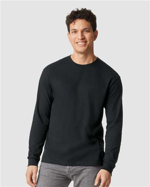 Gildan 64440CVC Unisex Softstyle CVC Long Sleeve T-Shirt - Pitch Black - model front