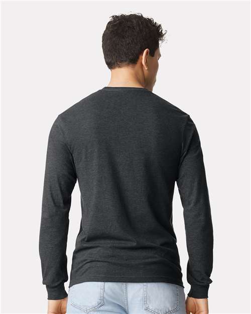 Gildan 64440CVC Unisex Softstyle CVC Long Sleeve T-Shirt - Pitch Black Mist - model back