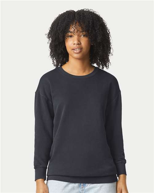 Comfort Colors 1466 Unisex Garment-Dyed Lightweight Crewneck Sweatshirt - Black - model front