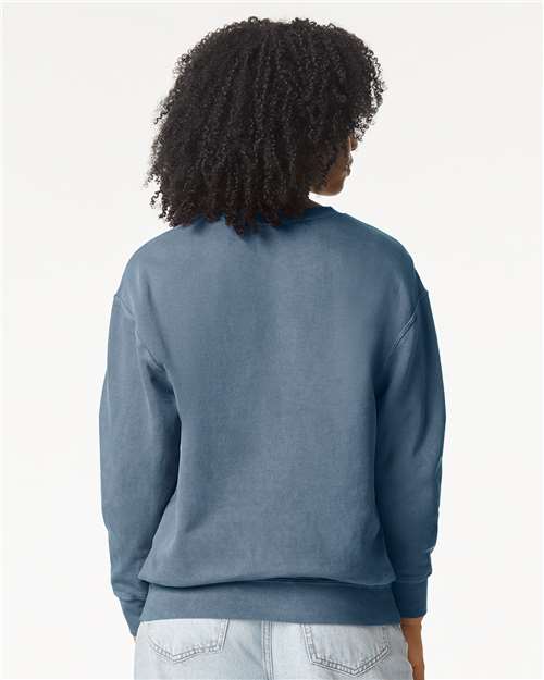 Comfort Colors 1466 Unisex Garment-Dyed Lightweight Crewneck Sweatshirt - Blue Jean - model back