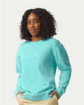 Comfort Colors 1466 Unisex Garment-Dyed Lightweight Crewneck Sweatshirt - Chalky Mint - model side