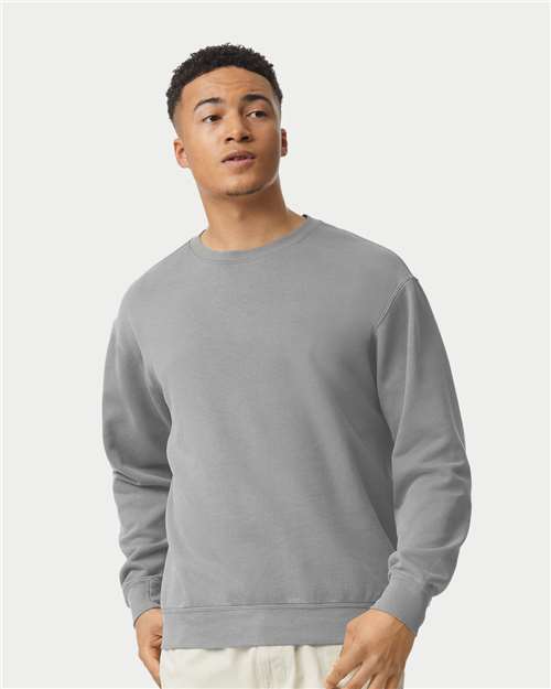 Comfort Colors 1466 Unisex Garment-Dyed Lightweight Crewneck Sweatshirt - Grey - model front