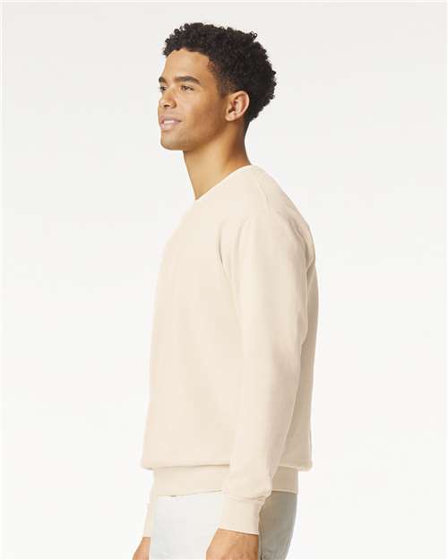 Comfort Colors 1466 Unisex Garment-Dyed Lightweight Crewneck Sweatshirt - Ivory - model side