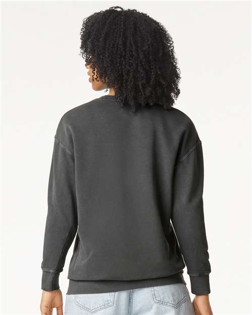 Comfort Colors 1466 Unisex Garment-Dyed Lightweight Crewneck Sweatshirt - Pepper - model back