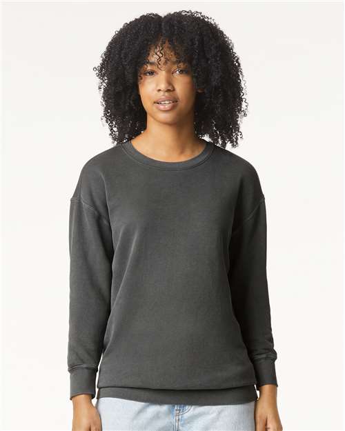 Comfort Colors 1466 Unisex Garment-Dyed Lightweight Crewneck Sweatshirt - Pepper - model front