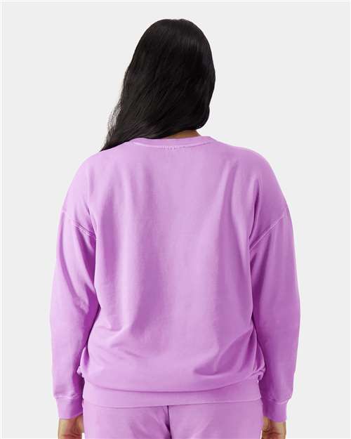 Comfort Colors 1466 Unisex Garment-Dyed Lightweight Crewneck Sweatshirt - Neon Violet - model back