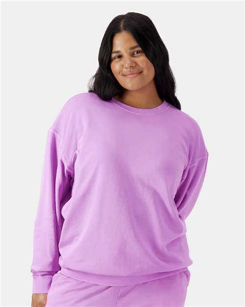 Comfort Colors 1466 Unisex Garment-Dyed Lightweight Crewneck Sweatshirt - Neon Violet - model front
