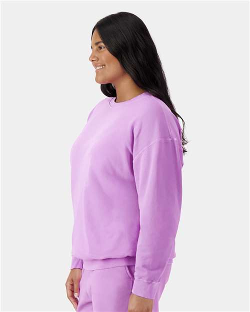 Comfort Colors 1466 Unisex Garment-Dyed Lightweight Crewneck Sweatshirt - Neon Violet - model side