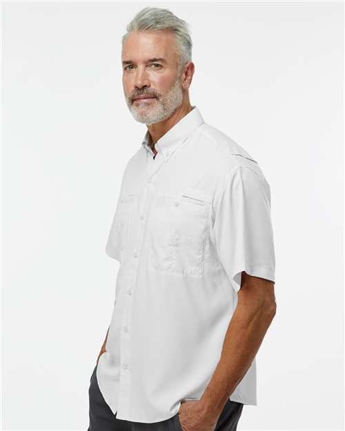 Paragon 700 Men's Hatteras Performance Short Sleeve Fishing Shirt - Aluminum - model side