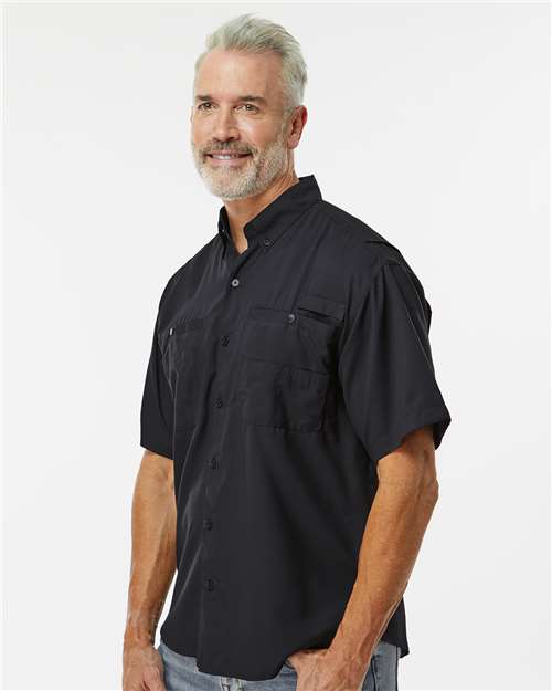 Paragon 700 Men's Hatteras Performance Short Sleeve Fishing Shirt - Black - model side