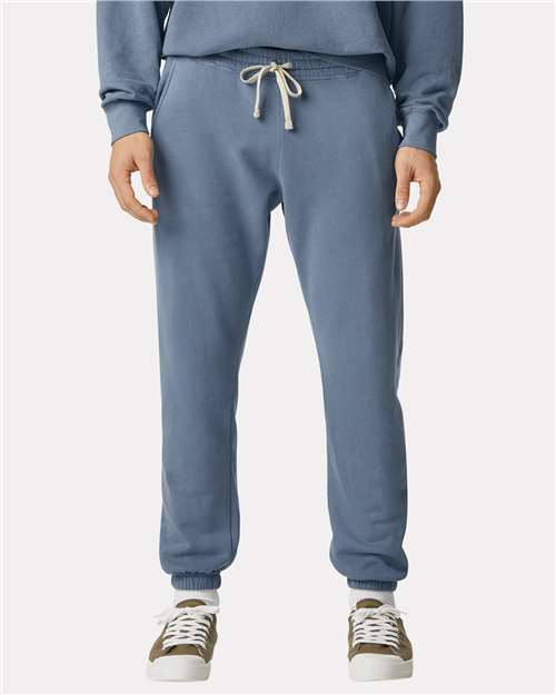Comfort Colors 1469 Unisex Garment-Dyed Lightweight Sweatpants - Blue Jean - model front