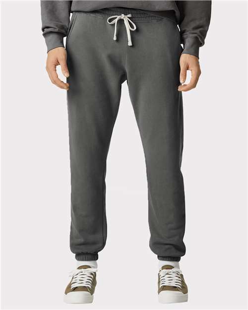 Comfort Colors 1469 Unisex Garment-Dyed Lightweight Sweatpants - Pepper - model front
