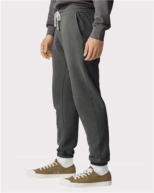 Comfort Colors 1469 Unisex Garment-Dyed Lightweight Sweatpants - Pepper - model side