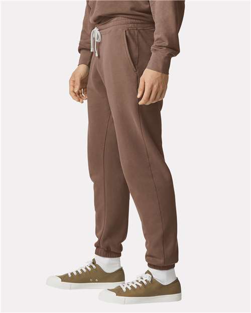 Comfort Colors 1469 Unisex Garment-Dyed Lightweight Sweatpants - Espresso - model side