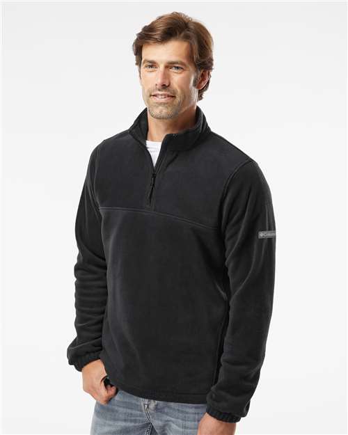 Columbia 212486 Men's Steens Mountain Fleece Half-Zip Pullover - Black - model side