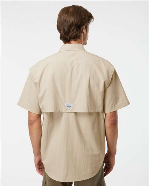 Columbia 212464 Men's PFG Bahama II Short Sleeve Shirt - Fossil - model back