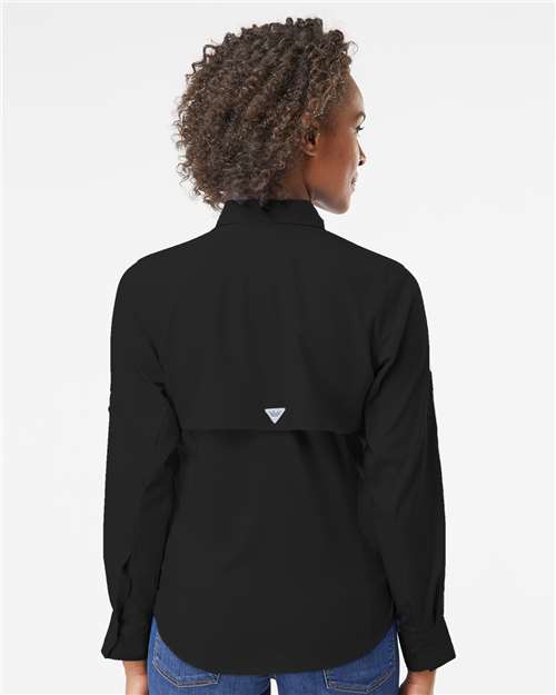 Columbia 212465 Women's PFG Tamiami II Shirt - Black - model back