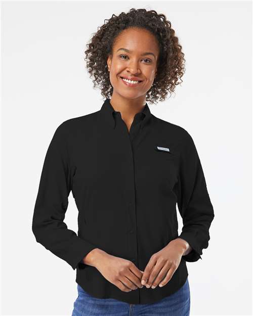 Columbia 212465 Women's PFG Tamiami II Shirt - Black - model front