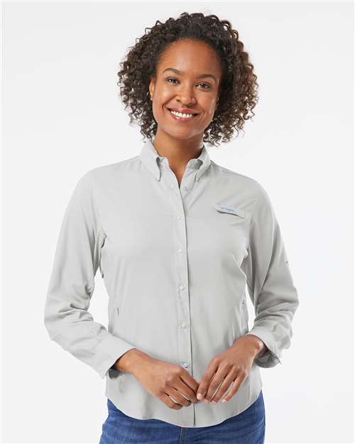 Columbia 212465 Women's PFG Tamiami II Shirt - Cool Grey - model front