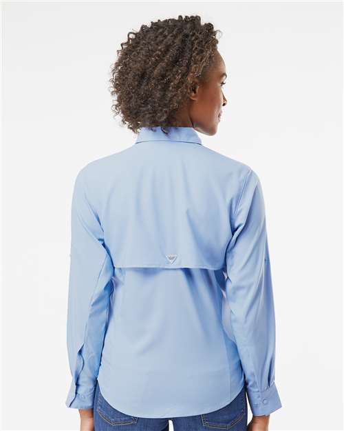 Columbia 212465 Women's PFG Tamiami II Shirt - Sail - model back