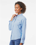 Columbia 212465 Women's PFG Tamiami II Shirt - Sail - model side