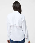 Columbia 212465 Women's PFG Tamiami II Shirt - White - model back