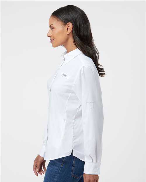 Columbia 212465 Women's PFG Tamiami II Shirt - White - model side