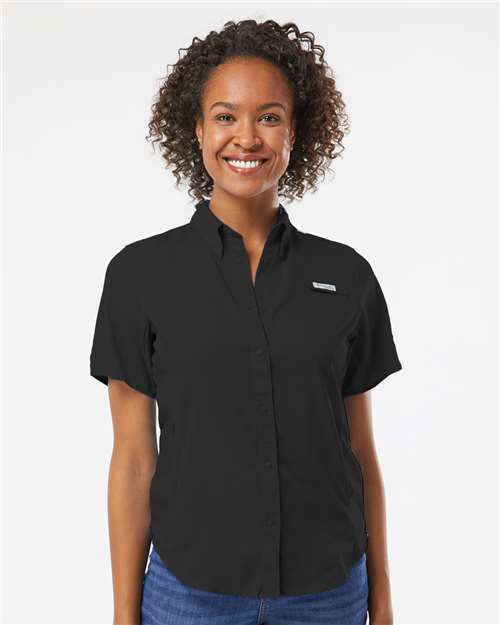 Columbia 212466 Women's PFG Tamiami II Short Sleeve Shirt - Black - model front