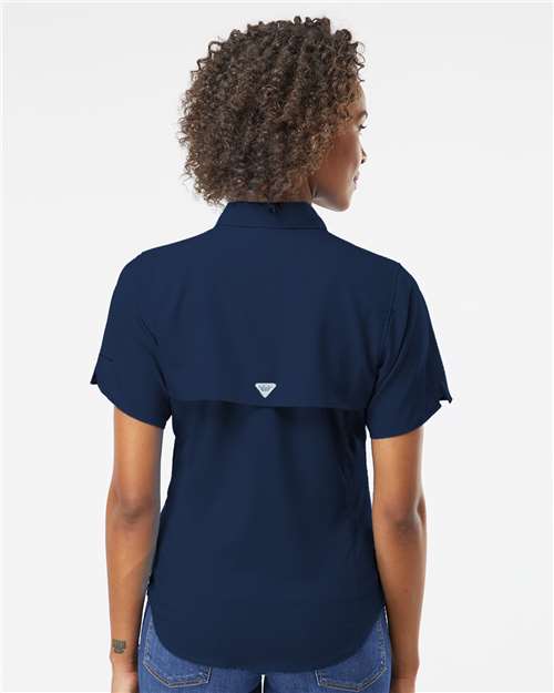 Columbia 212466 Women's PFG Tamiami II Short Sleeve Shirt - Collegiate Navy - model back