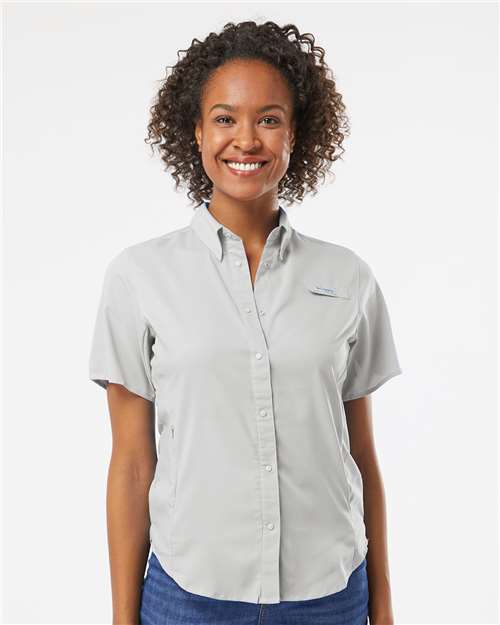 Columbia 212466 Women's PFG Tamiami II Short Sleeve Shirt - Cool Grey - model front