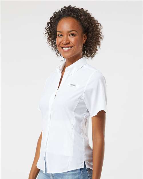 Columbia 212466 Women's PFG Tamiami II Short Sleeve Shirt - White - model side