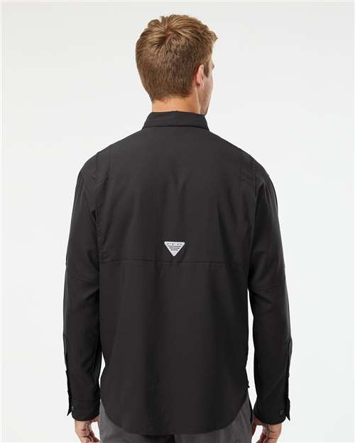 Columbia 212467 Men's PFG Tamiami II Shirt - Black - model back