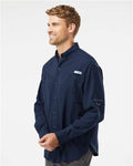 Columbia 212467 Men's PFG Tamiami II Shirt - Collegiate Navy - model side