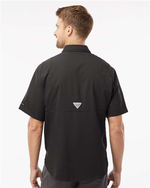 Columbia 212468 Men's PFG Tamiami II Short Sleeve Shirt - Black - model back