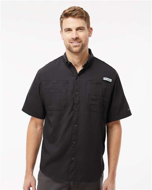 Columbia 212468 Men's PFG Tamiami II Short Sleeve Shirt - Black - model front