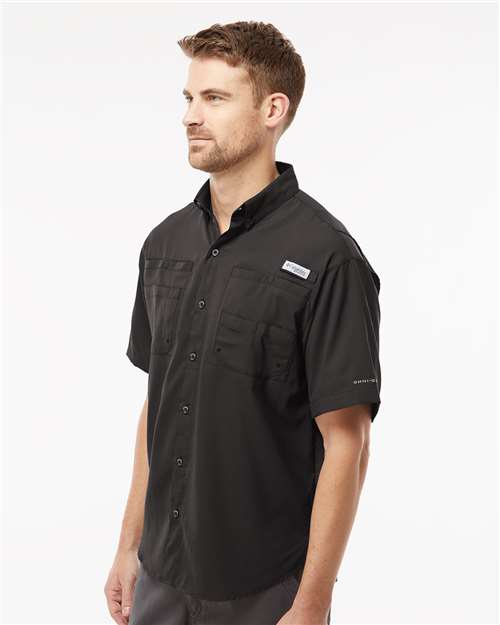 Columbia 212468 Men's PFG Tamiami II Short Sleeve Shirt - Black - model side