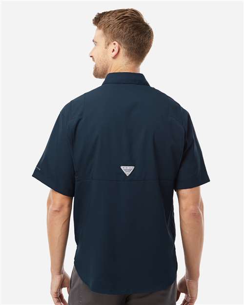 Columbia 212468 Men's PFG Tamiami II Short Sleeve Shirt - Collegiate Navy - model back