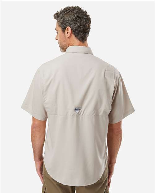 Columbia 212468 Men's PFG Tamiami II Short Sleeve Shirt - Fossil - model back