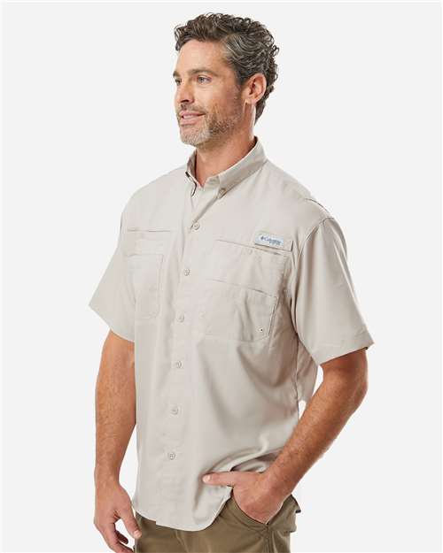 Columbia 212468 Men's PFG Tamiami II Short Sleeve Shirt - Fossil - model side