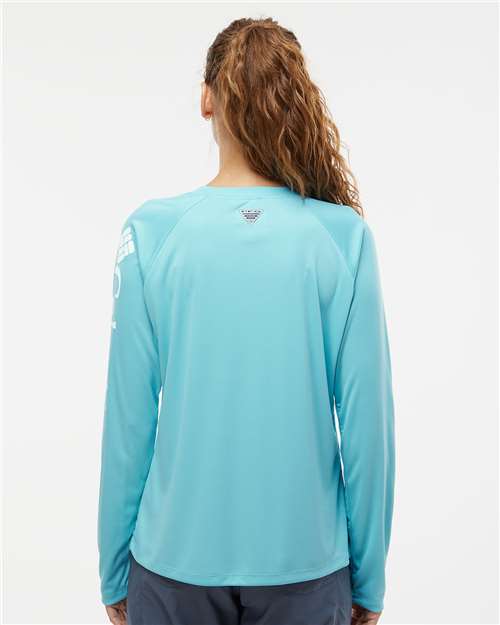 Columbia 212485 Women's PFG Tidal Tee II Long Sleeve - Clear Blue/ White - model back