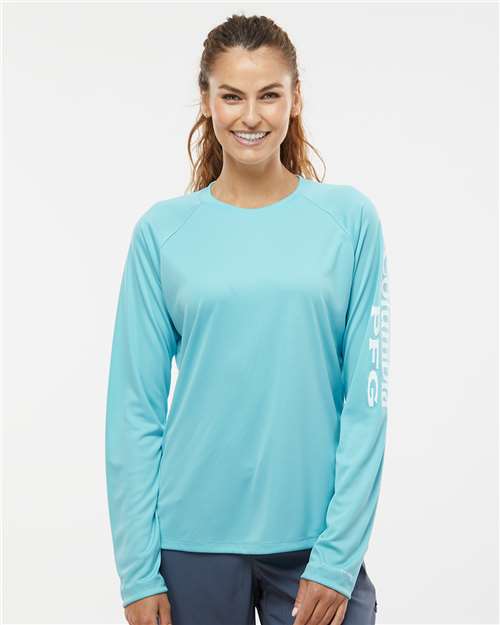 Columbia 212485 Women's PFG Tidal Tee II Long Sleeve - Clear Blue/ White - model front