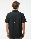 Columbia 212484 Men's PFG Slack Tide Camp Shirt - Black - model back