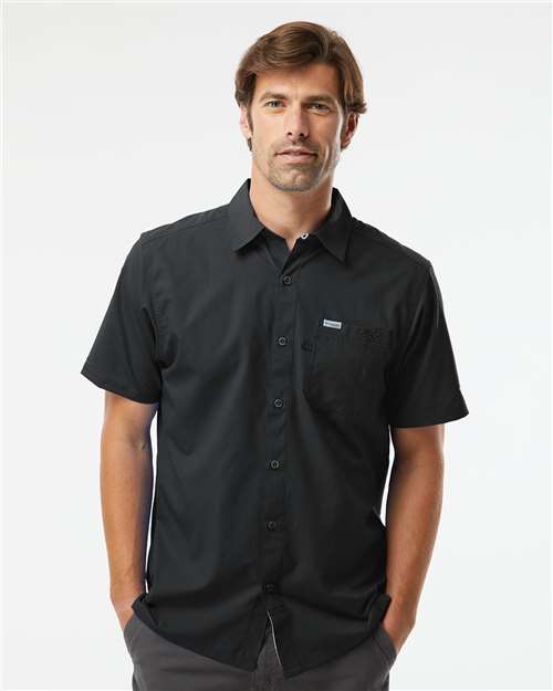 Columbia 212484 Men's PFG Slack Tide Camp Shirt - Black - model front